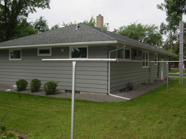 720 Main Street W