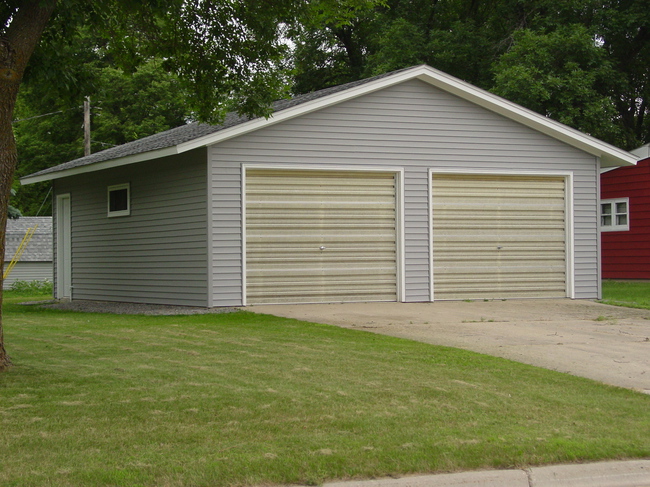 720 Main Street W