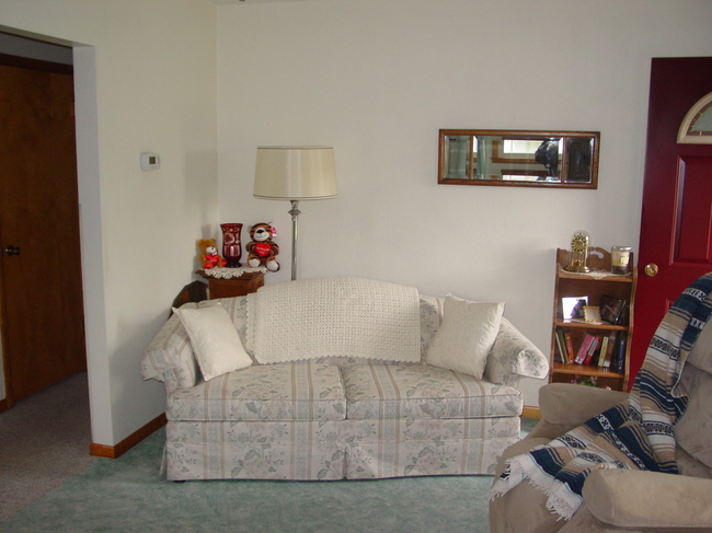 163 Rails Ave W