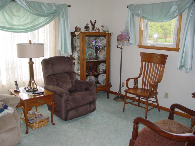 163 Rails Ave W