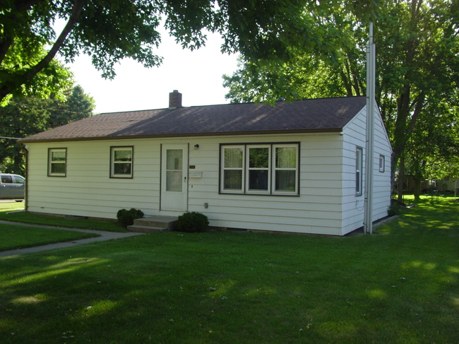 446 7th Ave N