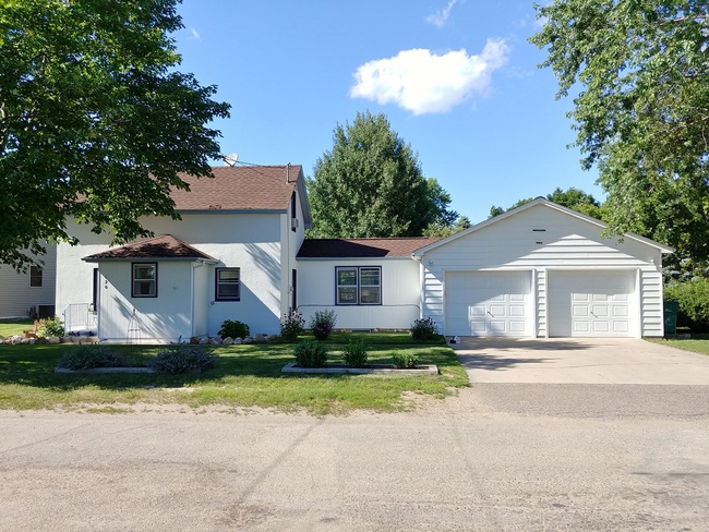 120 3rd St SE