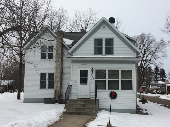 323 Minnesota Street W