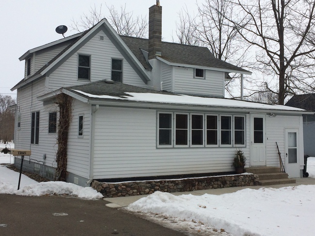 323 Minnesota Street W