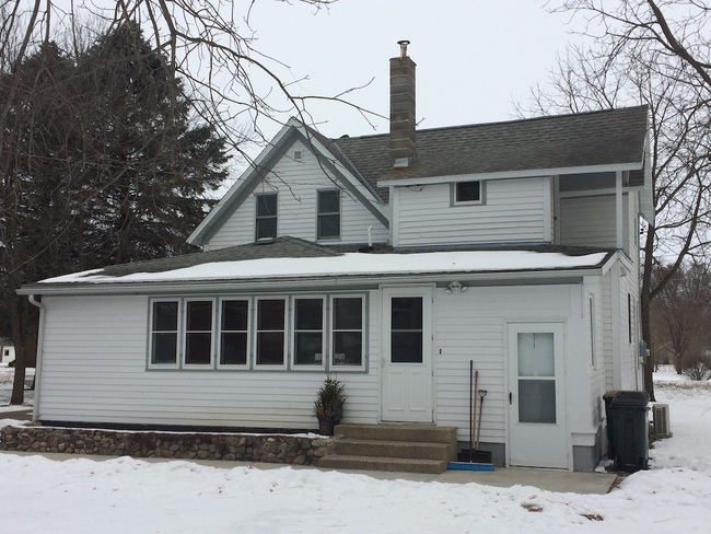 323 Minnesota Street W