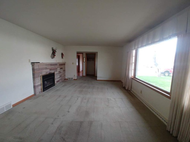 635 Augusta Ave