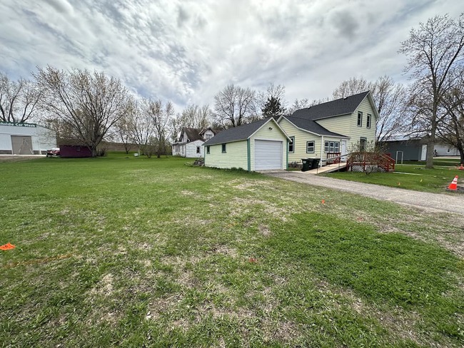 200 Lee Ave