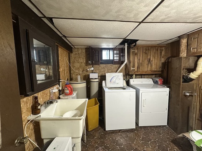 163 Central Ave W
